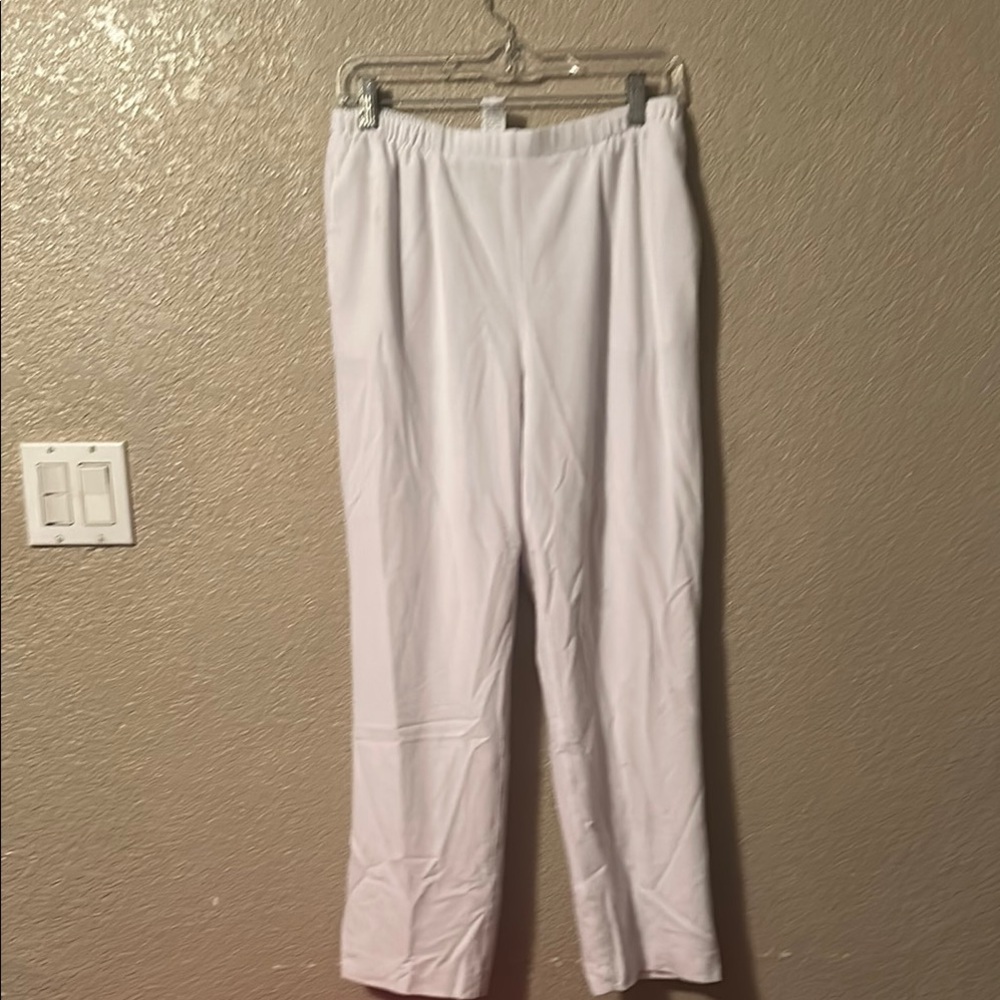 Dealers and Damon’s lived whited pants Size PM White Straight-Leg Pants